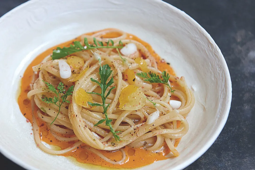 Linguine au beurre d'algues, yuzu et poutargue © Louis Laurent Grandadam