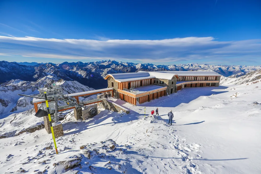 Pic du Midi : l’hôtel haut de gamme le plus haut de France rouvre après 30 ans