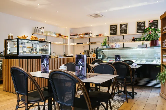 Nemossos Café