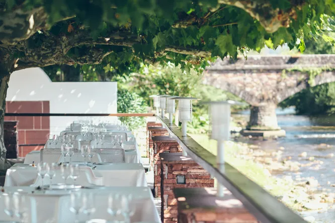 20 tables in the countryside