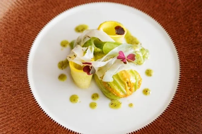 Courgette de la fleur à la tige d’Omar Dhiab