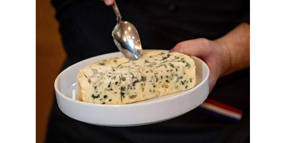 Cheese guru Xavier Thuret: cheese doesn't like water, but it likes wine