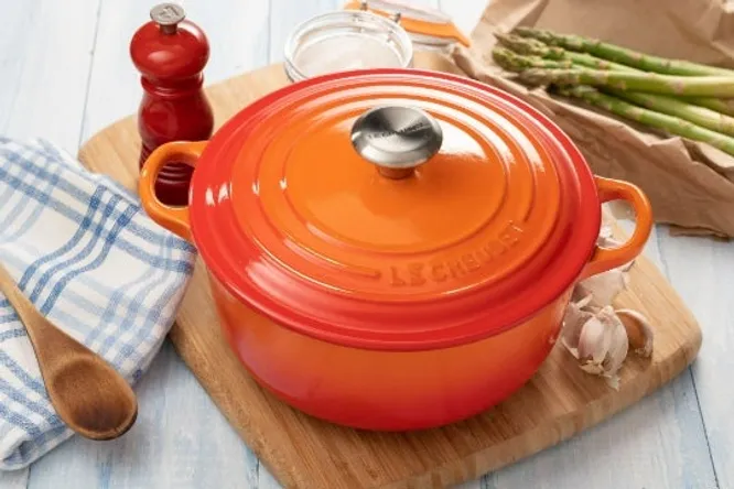 L’émoustillante cocotte, star des fourneaux