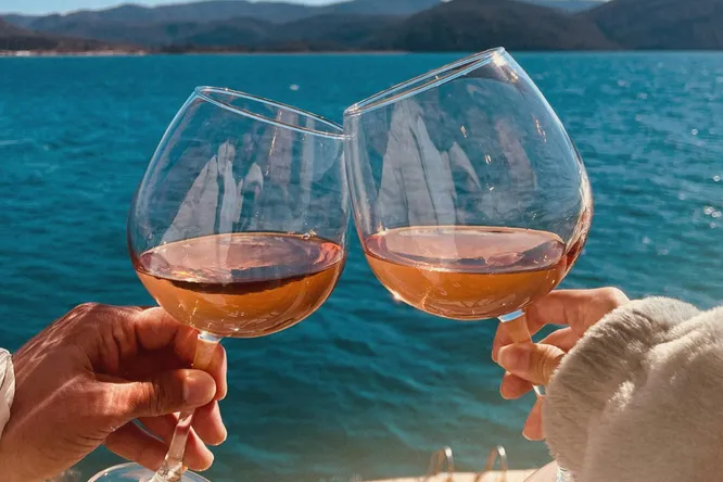 Les plus belles cuvées de Cassis à déguster absolument cet été