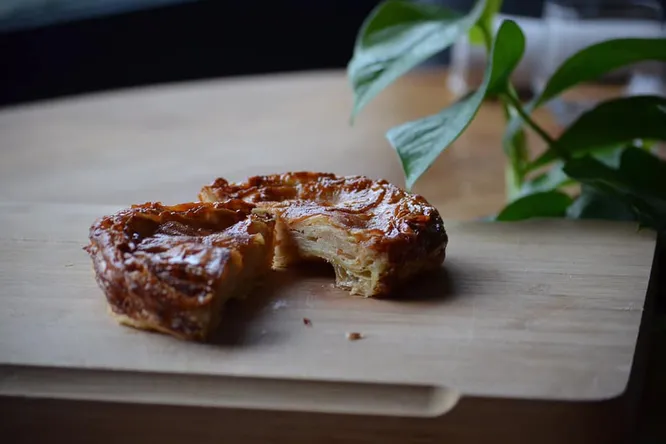 Tatin of celery and white pepper refreshed with yogurt