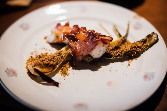 Octopus with cebettes and old bread