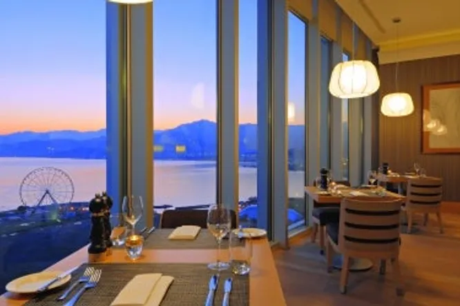 CLOUDS BAR & RESTAURANT