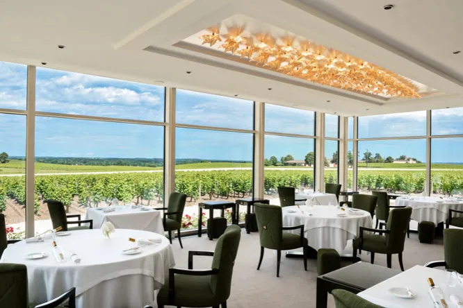 Les hôtels avec restaurants toqués : où dormir et dîner en 2025 ?