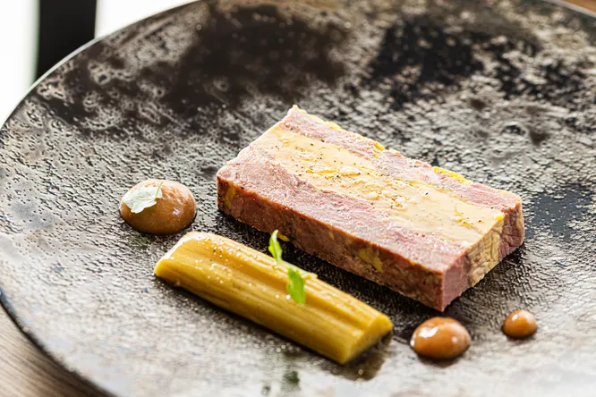 Pressé de joue de cochon et foie gras de canard