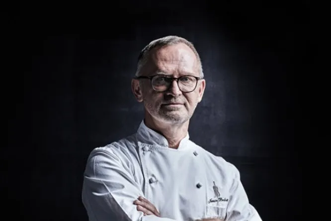 Chef leta 2023 Janez Bratovž: »Najraje slišim, da nekdo reče, da je pri meni jedel korenje, ki ima okus kot pred 40 leti.«