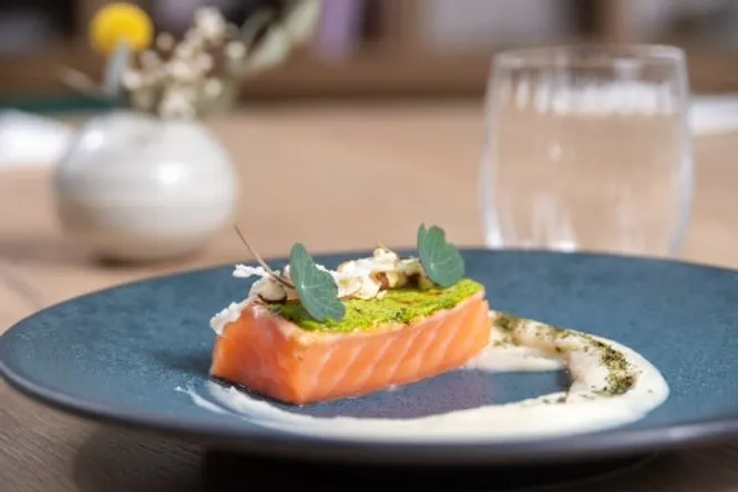 Salmon steak, cauliflower cream and watercress pesto