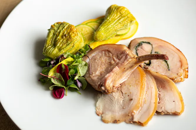 Déclinaison de porcelet & fleurs de courgette farcies