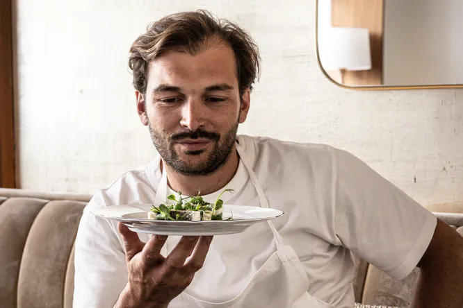 Thibault Sombardier prend les rênes du restaurant Anne à Paris