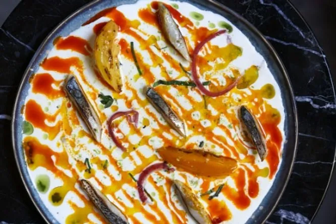 In this gourmet restaurant, customers choose the amount of their bill