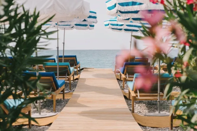 Les meilleurs hôtels en bord de mer pour prolonger l’été