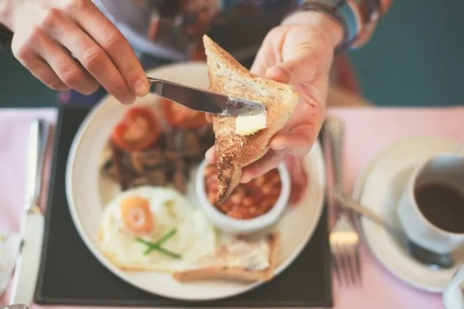Pourquoi le premier repas de la journée s'appelle "petit déjeuner" ?