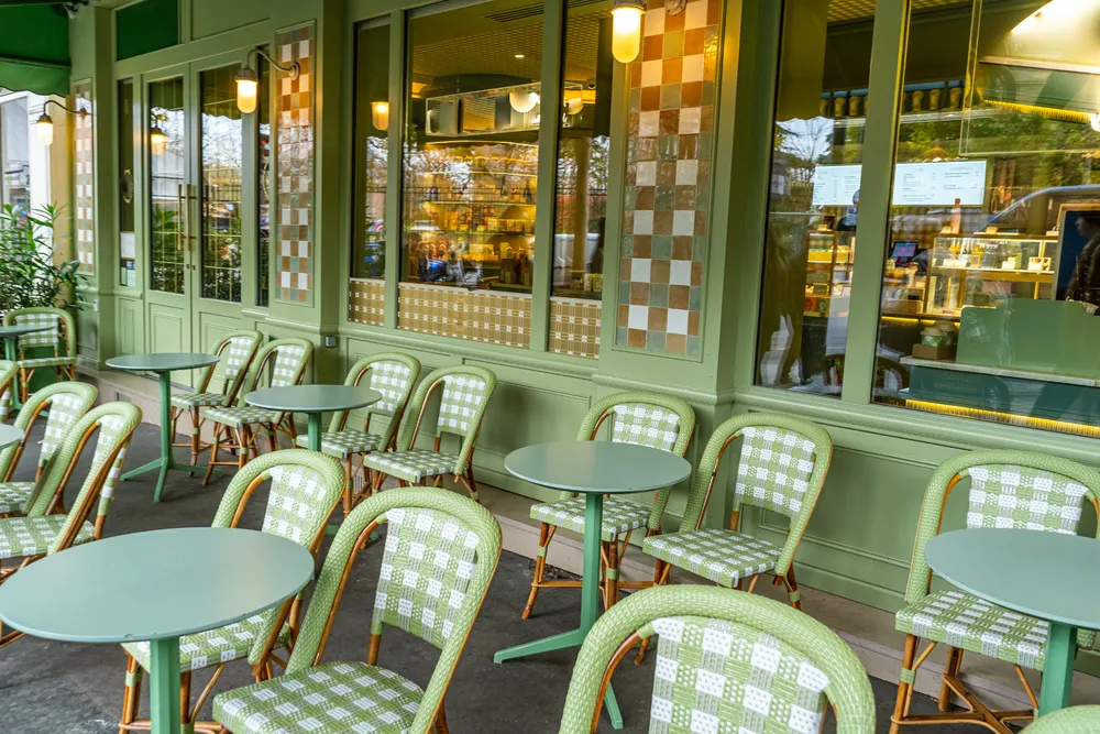 Where can you have lunch when it's hot in Paris?