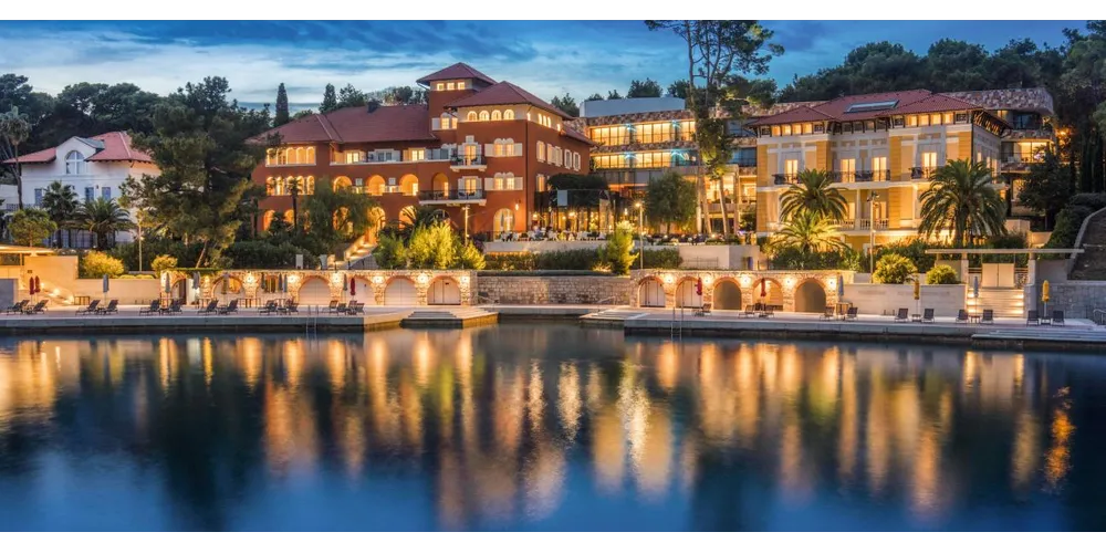 Spectacular 8 - Hands Dinner at Alhambra Boutique Hotel