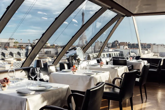 8 restaurants incontournables pour profiter d’une vue panoramique sur Paris