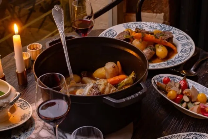 Un chef 4 toques Gault&Millau vous propose un pot-au-feu d'exception dans sa brasserie parisienne