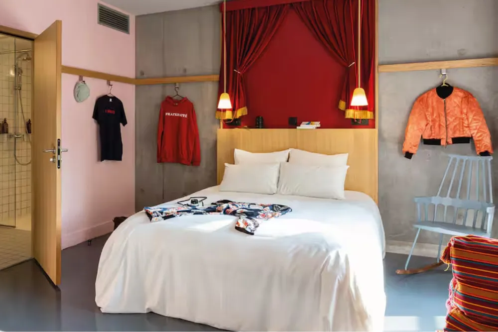 Mob Hotel