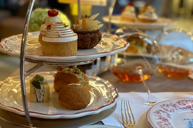 Tea time à la cour de Marie-Antoinette : une expérience royale à l’Hôtel de Crillon