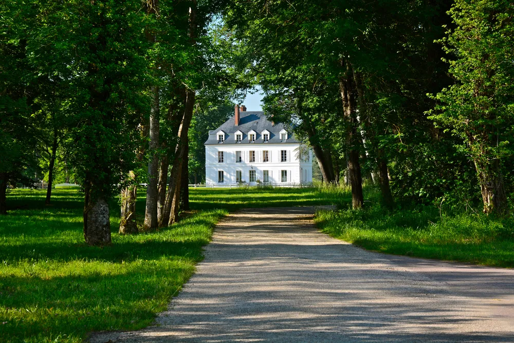On a trouvé l'un des plus beaux domaines de Bourgogne, entre golf et gastronomie