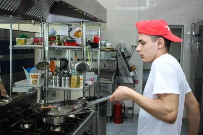 Pour contrer le manque de personnel en cuisine, ce CFA a trouvé une solution