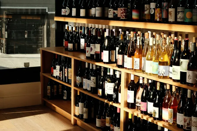 Comment choisir un vin chez le caviste quand on n’y connaît pas grand chose ?