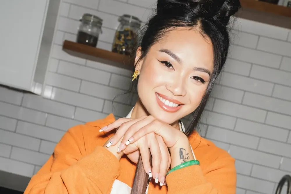 A chef manages to open a restaurant following her success on TikTok