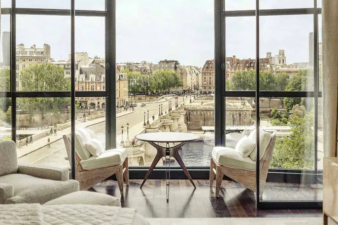 5 incredible hotels with a view of Paris