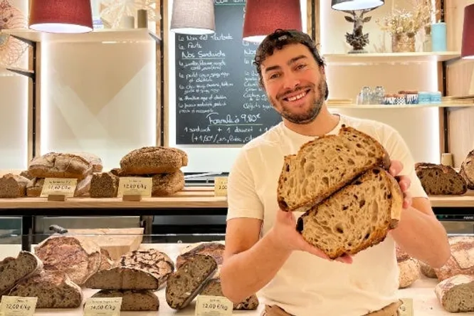 Ulysse Pralus, the family's youngest son, opens his first bakery in Lyon