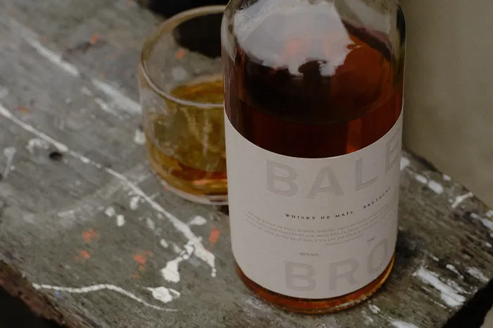 Il a tout quitté pour créer un whisky breton qui séduit déjà les chefs