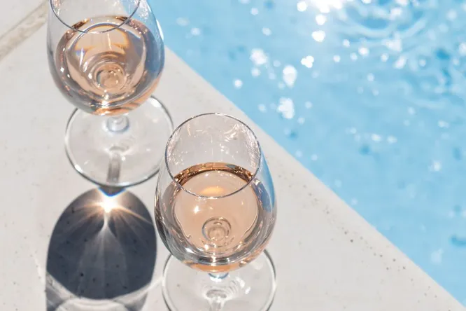 10 bouteilles de rosé à moins de 20€ recommandées par Gault&Millau