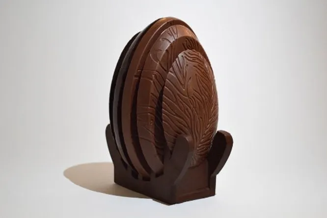 Matthieu Carlin x Eric Charles-Donatien: a pastry chef, a feather worker, a collab