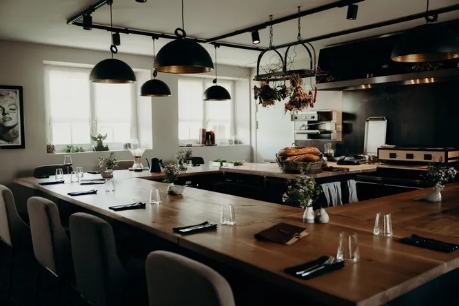 Pourquoi certains chefs choisissent-ils d’ouvrir des micro-tables ?