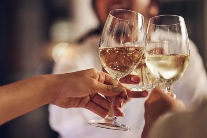 The 5 natural fizzes you need to end 2023 on a high note