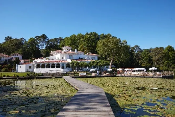 La Table du Lac – Brindos, Lac & Château