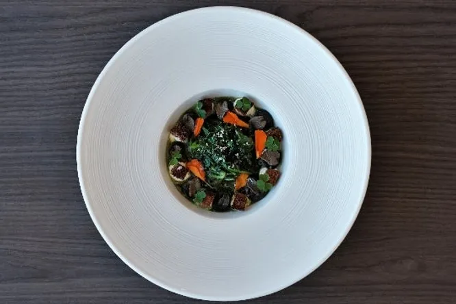 Snails, spinach purée & garlic coulis