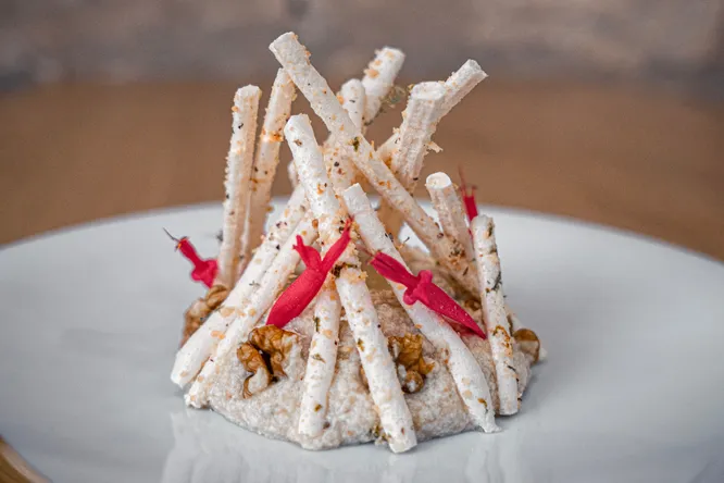 Pavlova with Périgord walnuts