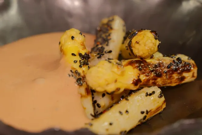 LAVA, là où l’asperge flambe et le chocolat mousse