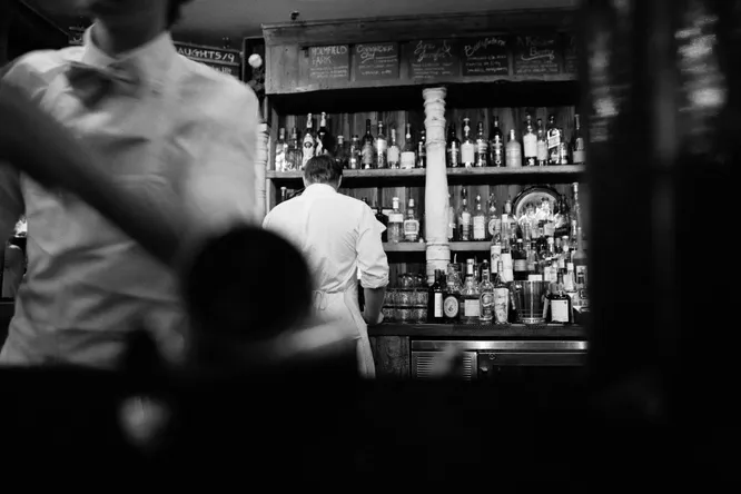Paradoxical: as unemployment soars, the hotel and catering industry cries famine