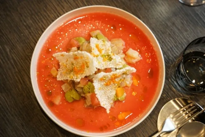 Ceviche de dorade, panache d’agrumes & chips de perles du Japon