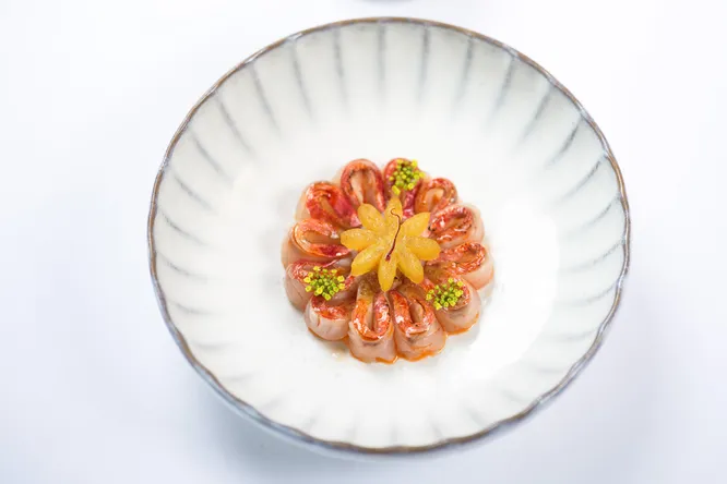 Red mullet fillets, anise-flavored marinade, and a full-bodied sauce