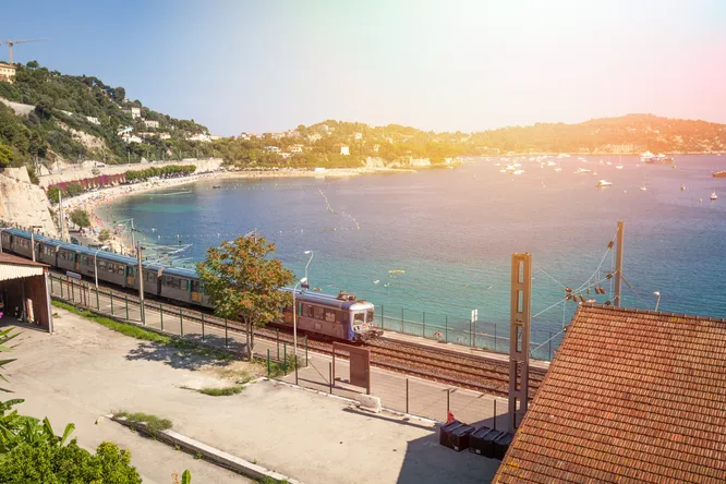 The best 5-star hotels near train stations